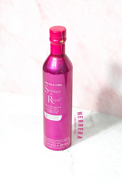 AOVE edición limitada Señoríos de Relleu en botella de aluminio diseñada por Agatha Ruiz de la Prada