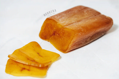 Detalle de textura y color ámbar oscuro de la Hueva de Mujol Extra - salazón mediterránea