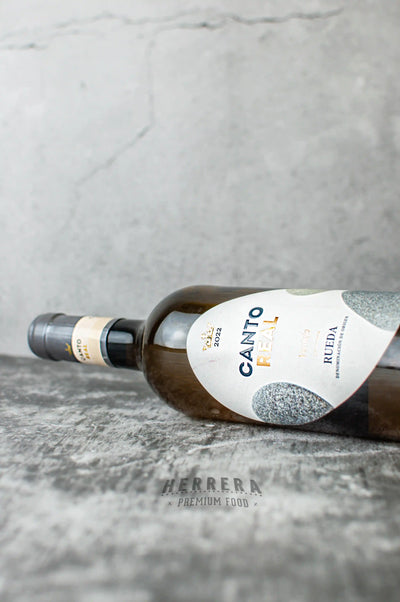 Vino Canto Real 2022 con notas tropicales.