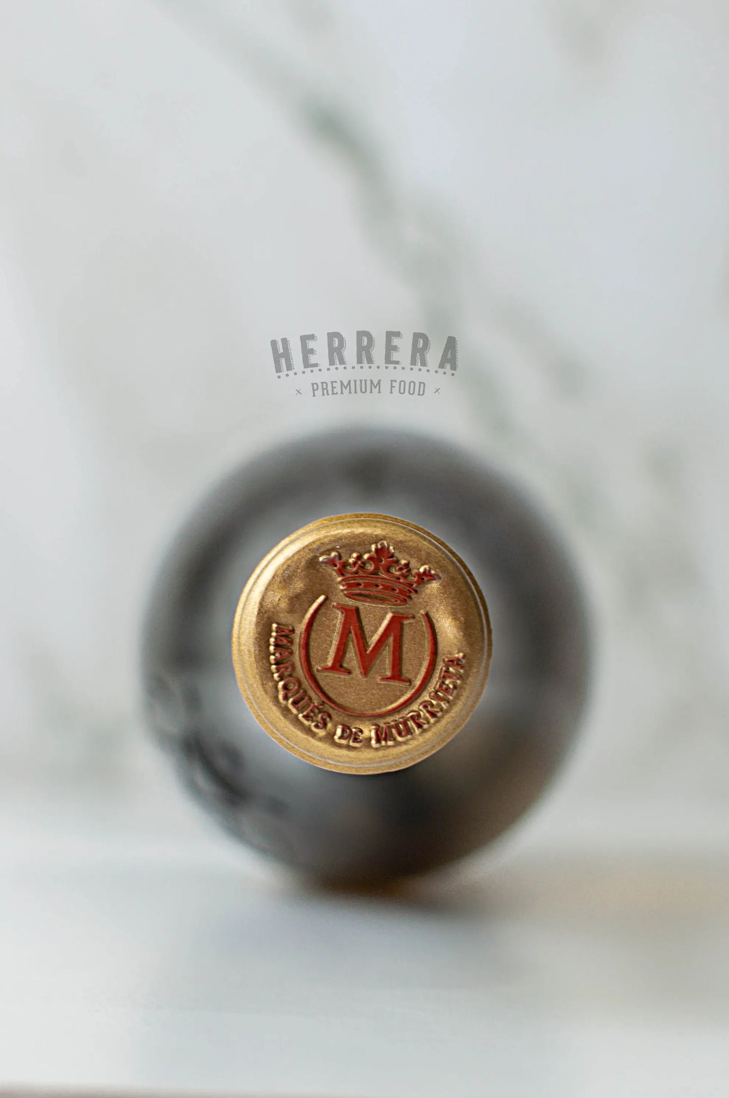 Vino Capellanía 2016, reflejos dorados en copa.