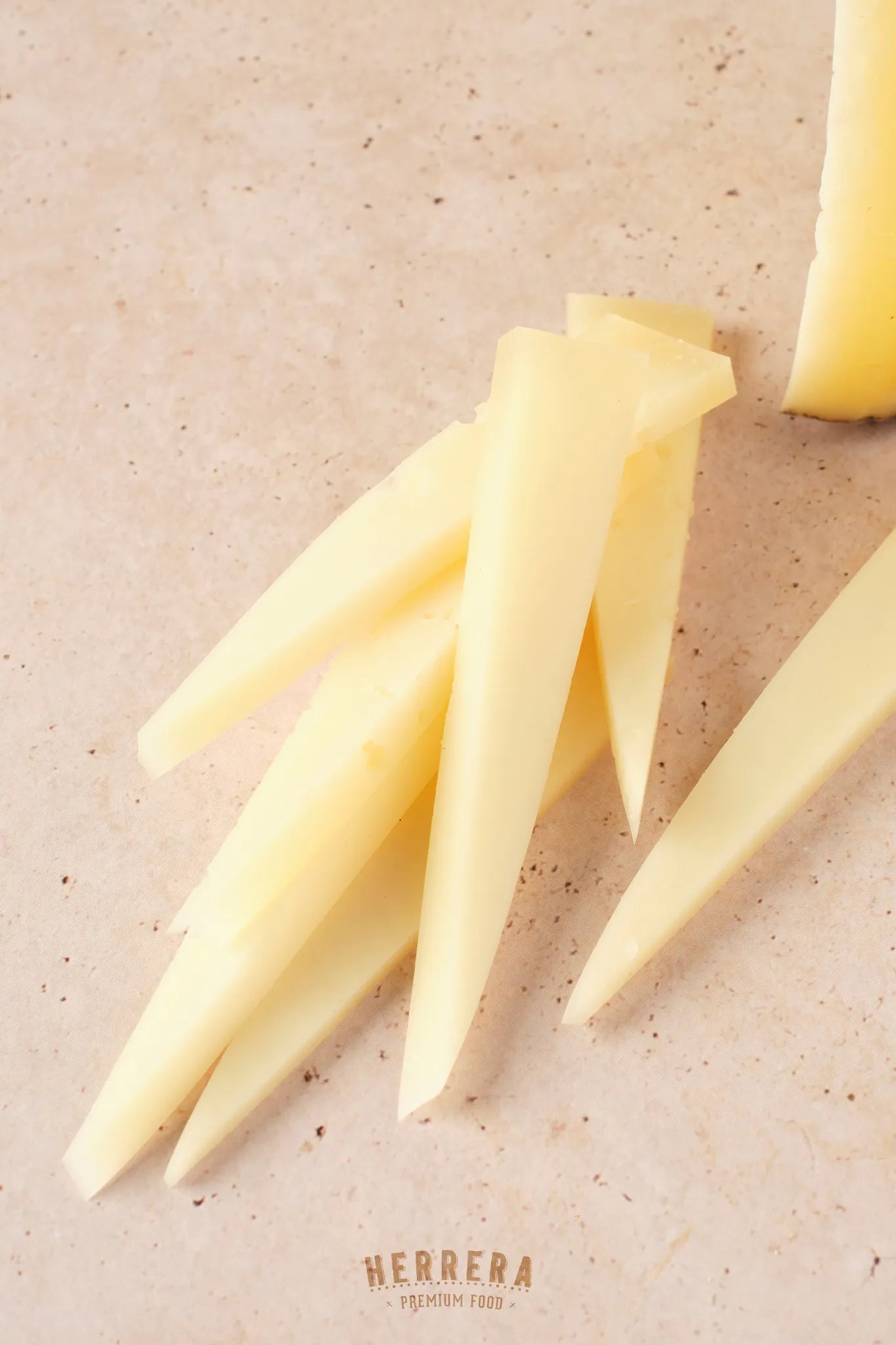 Tradición en Cada Bocado: Queso Curado de Leche Cruda Dehesa de los Llanos.
