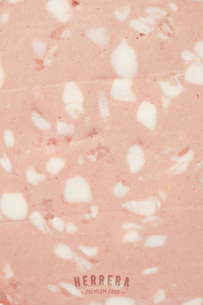 Experiencia de sabor única en Mortadela Natural.