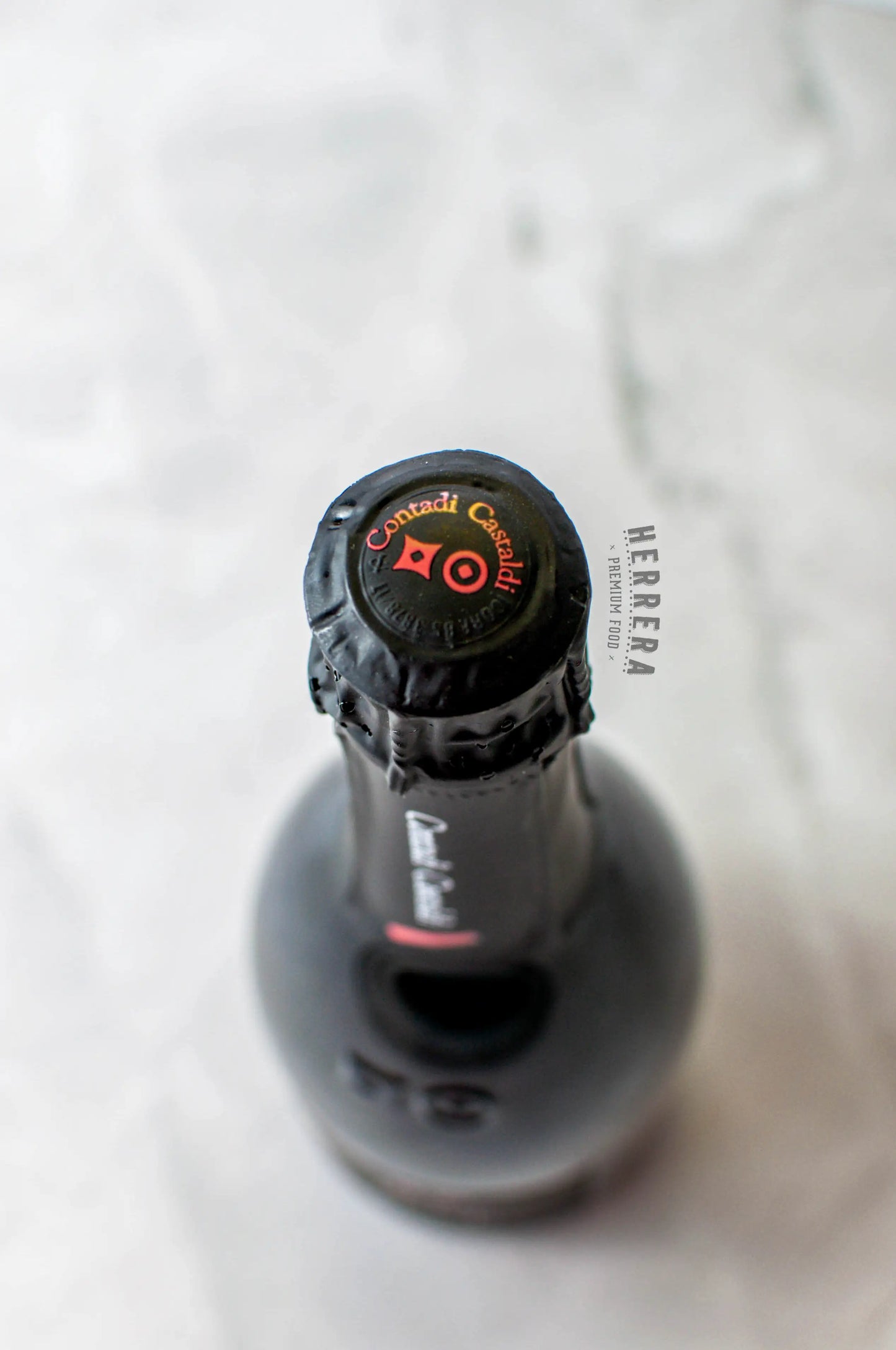 Elegante vino rosado Contadi Castaldi.