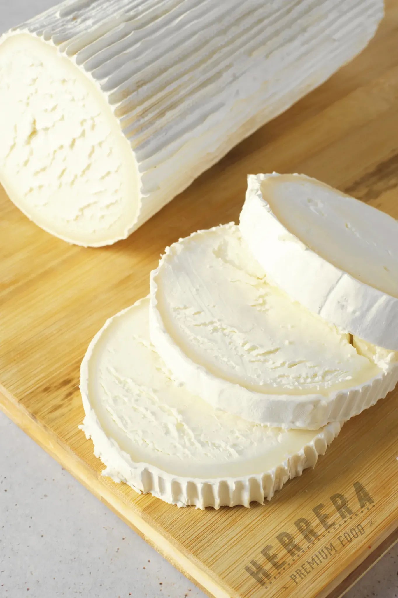 Rulo de Cabra de HerreraFood: Texturas Únicas en Cada Cucharada