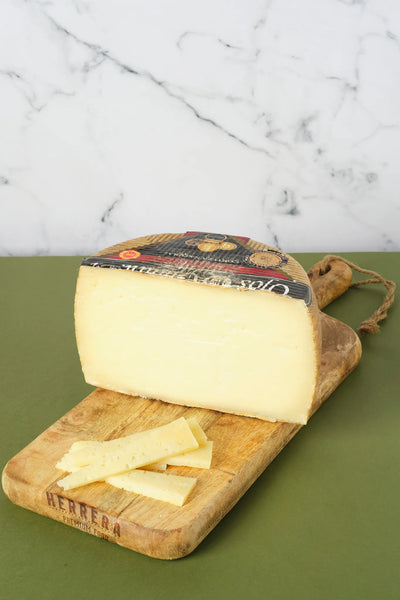 Sabor Intenso de la Mancha: Queso Semicurado Ciudad Real.