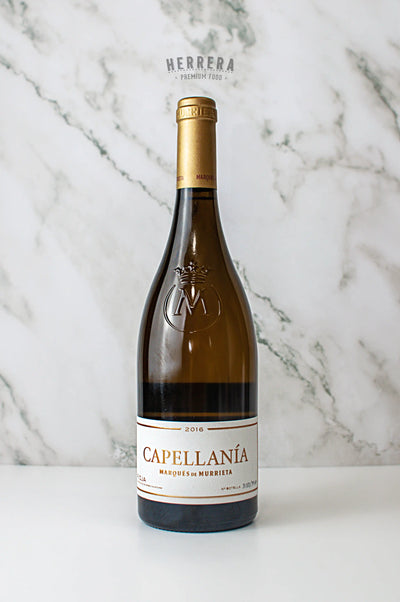 Botella de Capellanía 2016, elegante vino blanco de Rioja.