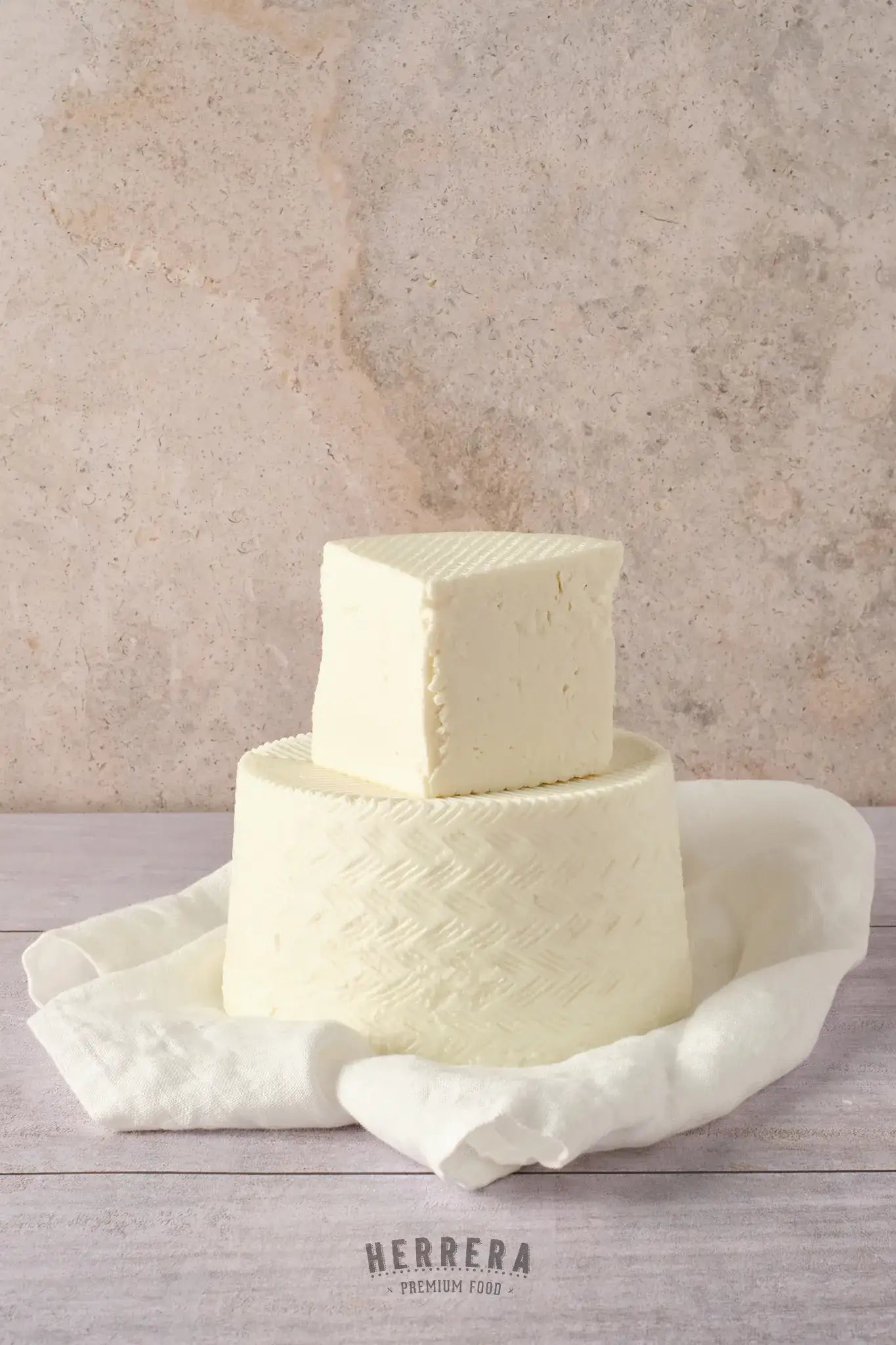 Inspira tus recetas con nuestro queso fresco oreado y desata tu creatividad.