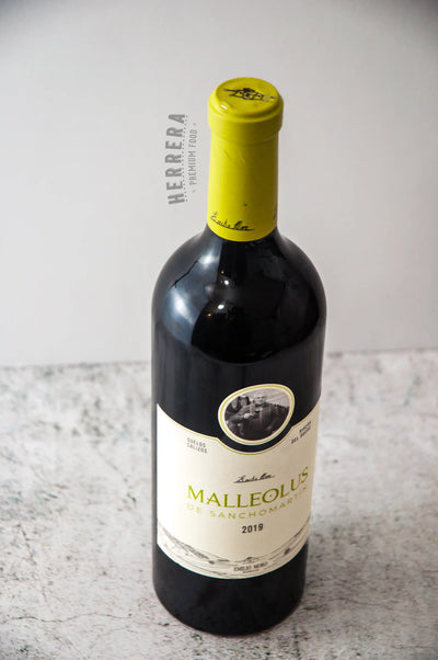 Descubre la elegancia y potencia de Malleolus Magnum, un vino que deleitará tus sentidos.