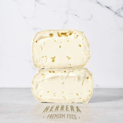  Mantecaso Cañarejal: Un hermoso queso de pasta blanda, con una corteza fina y cremosa.