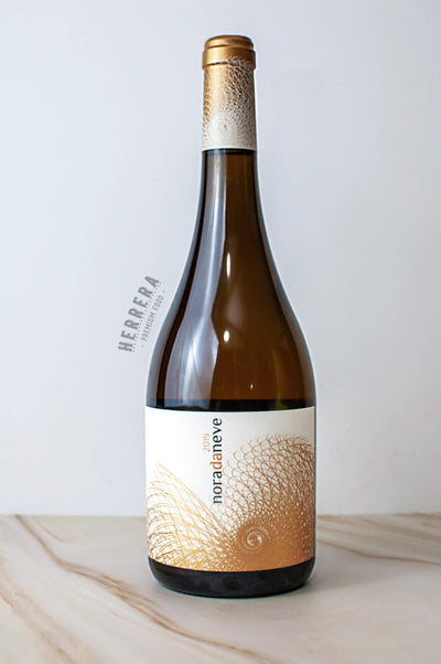 Disfruta del Nora Da Neve 2019, el Albariño que redefine la frescura.